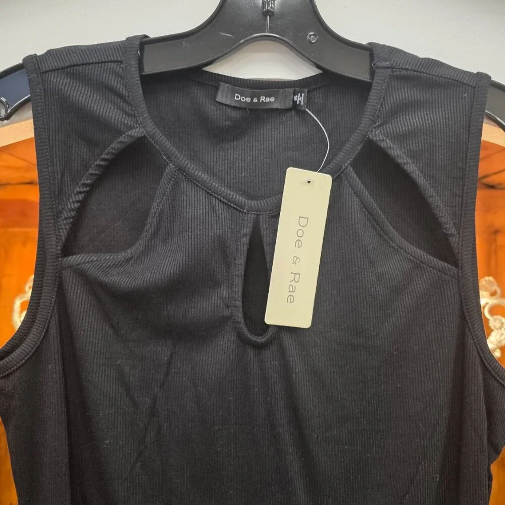 Doe & Rae Black Ribbed Keyhole Tank Top | Stretch Knit Minimalist Basic - Picture 3 of 8